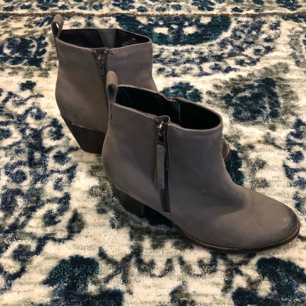 Steve Madden gray leather boots